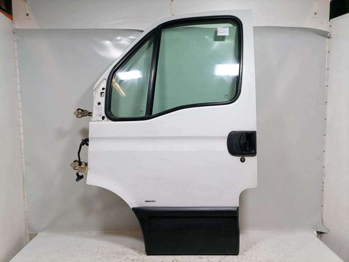 Iveco Daily 4 original T&uuml;r vorn links Wei&szlig; Bj.2007